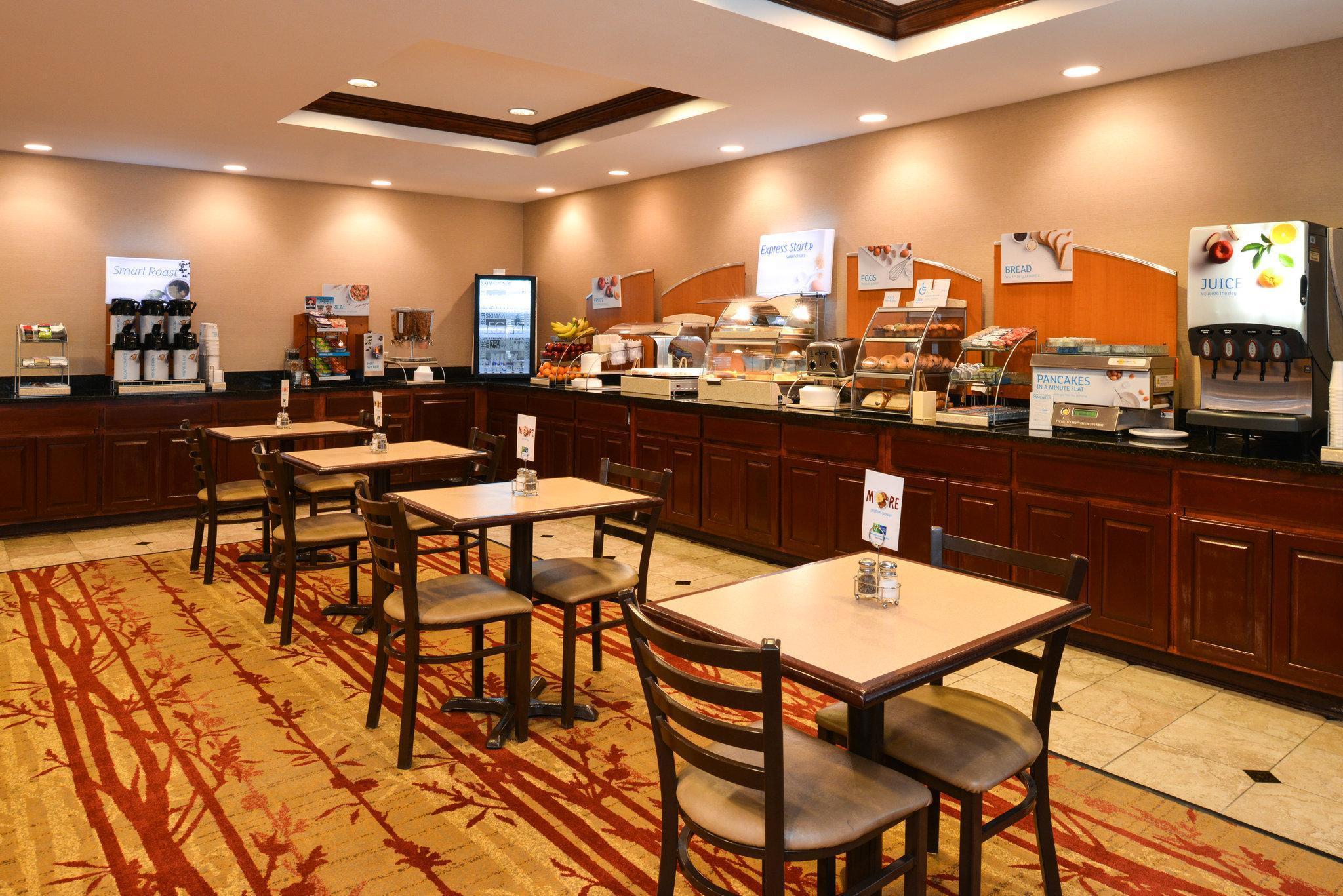 Express & Cherry Hills By Ihg Omaha