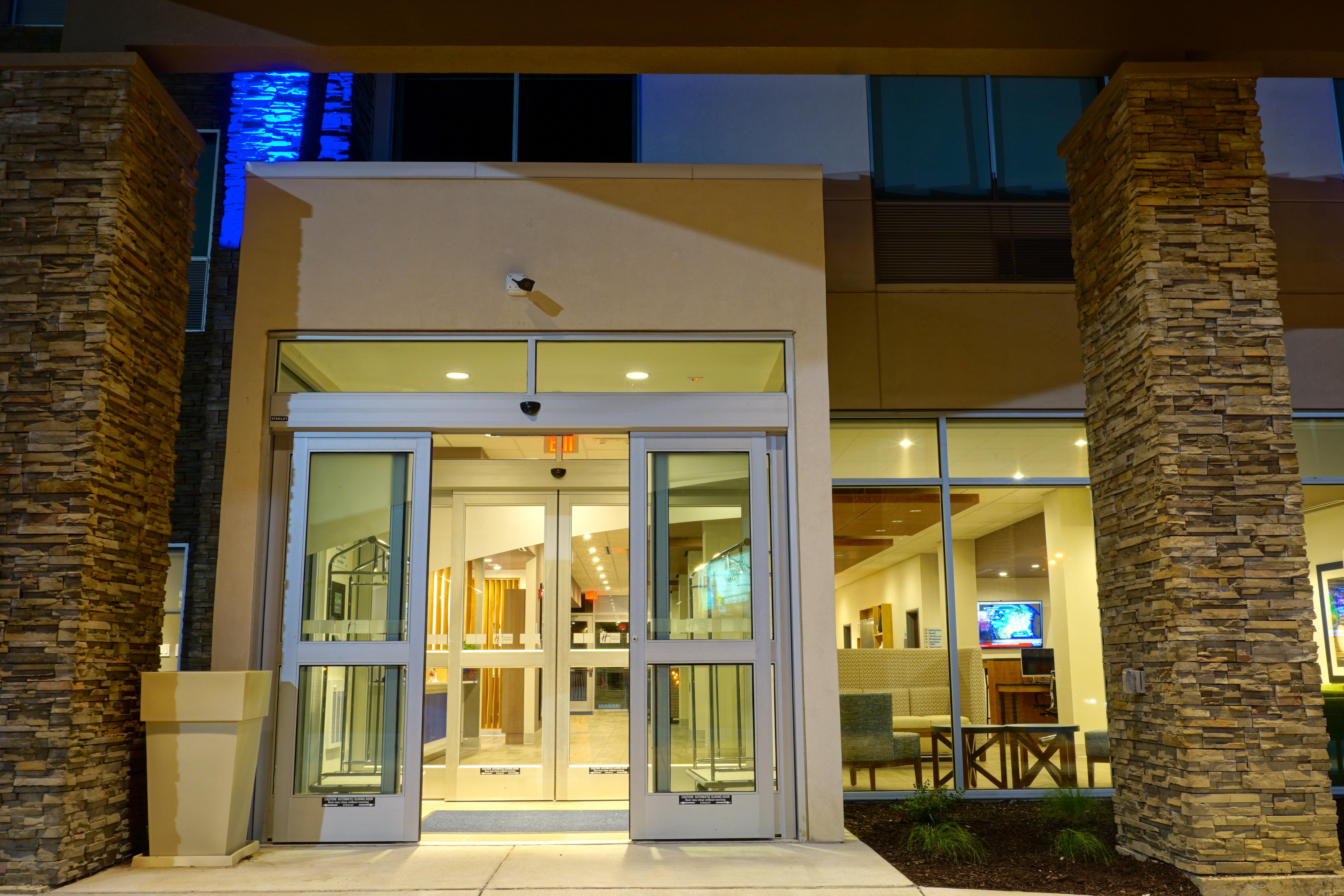 Hotel Express & - Millard Area By Ihg 3*