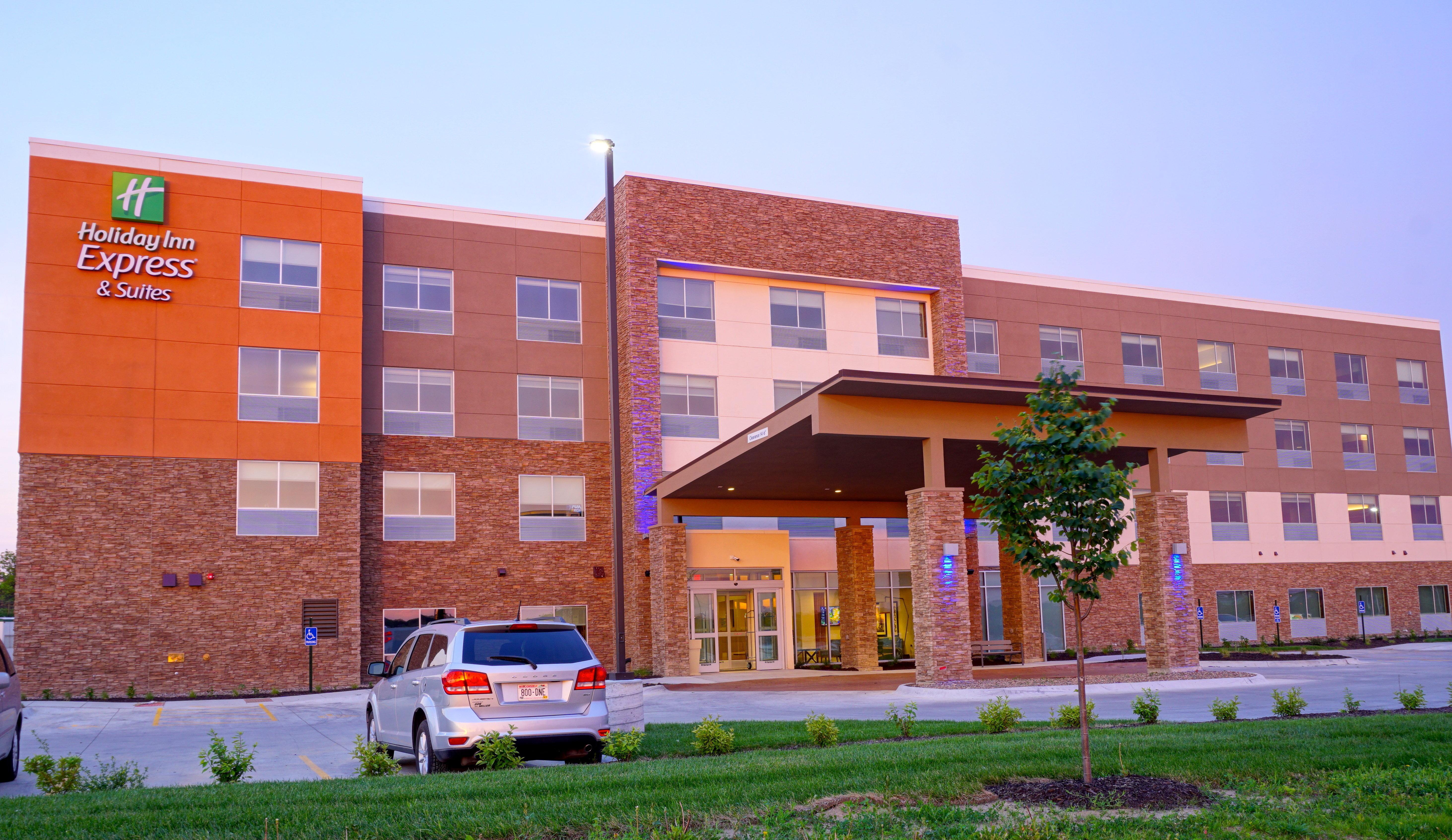 Express & - Millard Area By Ihg 3*