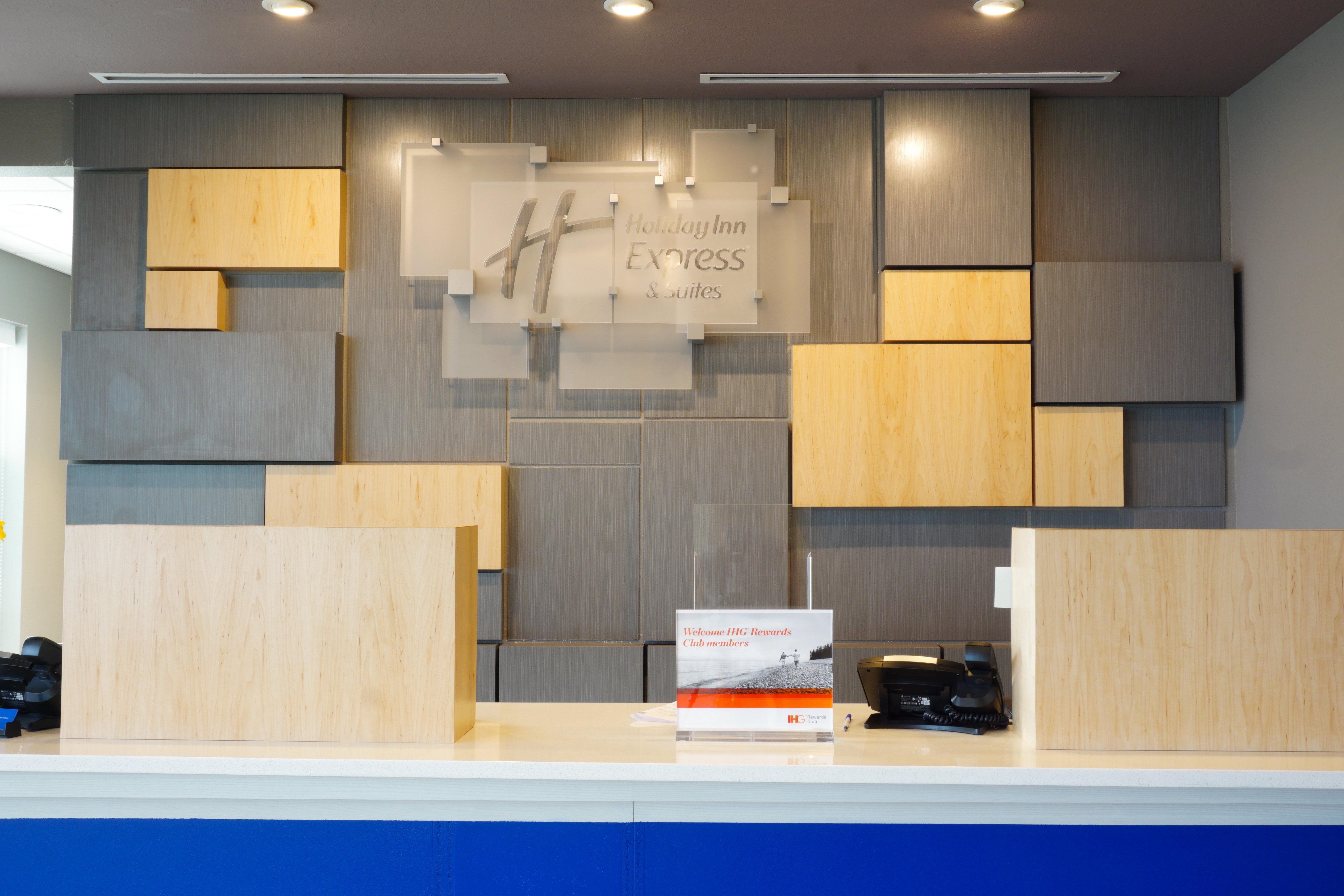 Express & - Millard Area By Ihg Hotel 3*