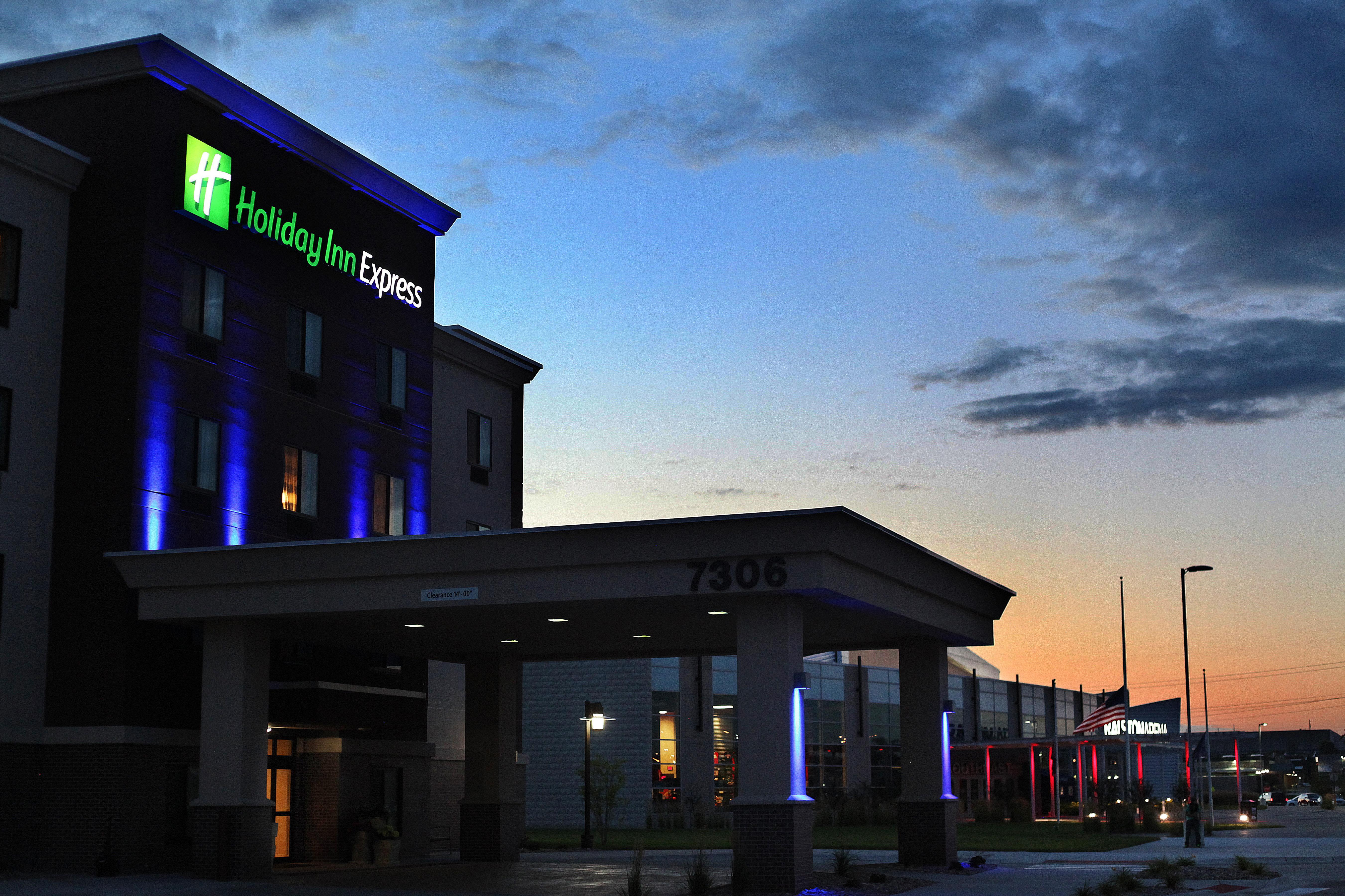 Express & South Ralston Arena By Ihg