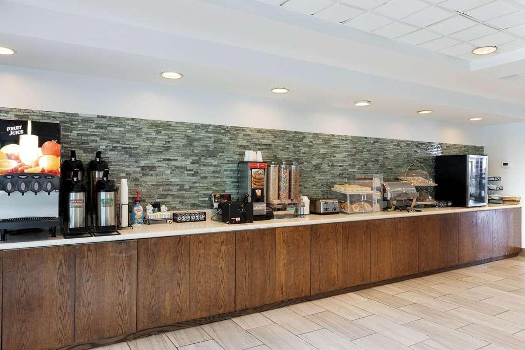 Hotel La Quinta By Wyndham Airport Downtown Omaha