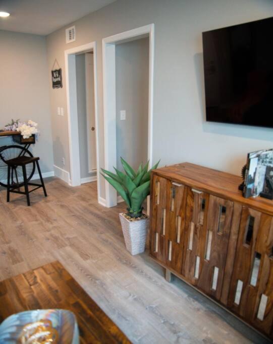 1 Bedroom Stylish Oasis * Omaha