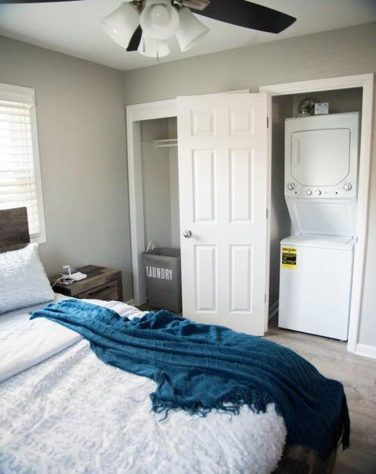 Apartment 1 Bedroom Stylish Oasis *
