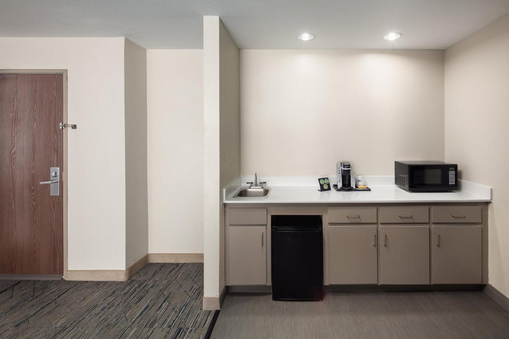 Express & Cherry Hills By Ihg Hotel Omaha