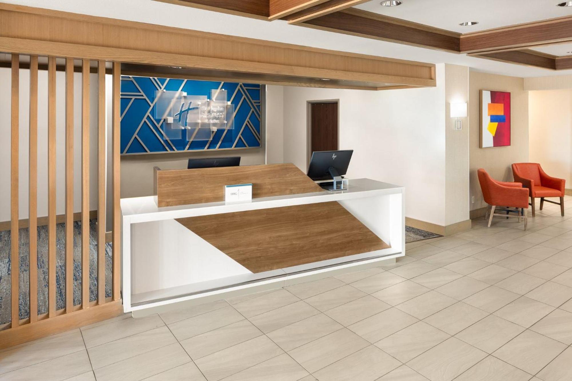 Express & Cherry Hills By Ihg Hotel