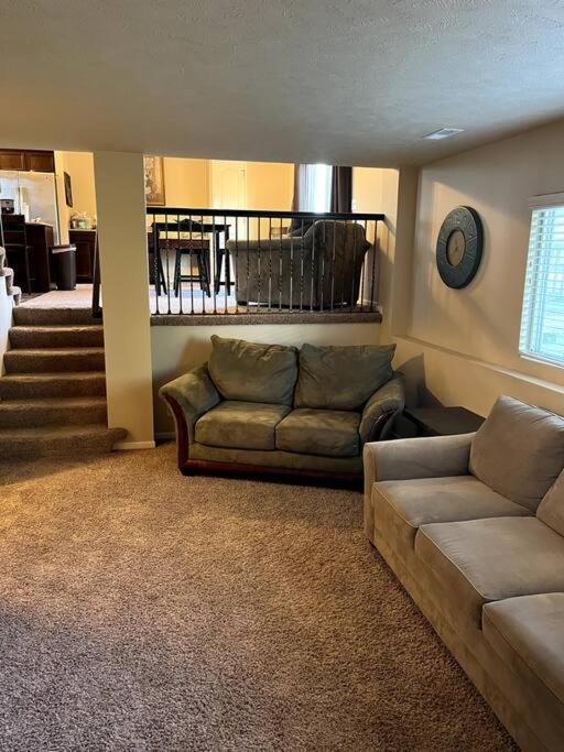 Cheerful 3 Bd With Easy Access To Interstate! *