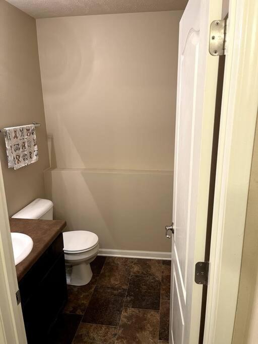 Cheerful 3 Bd With Easy Access To Interstate! Holiday home