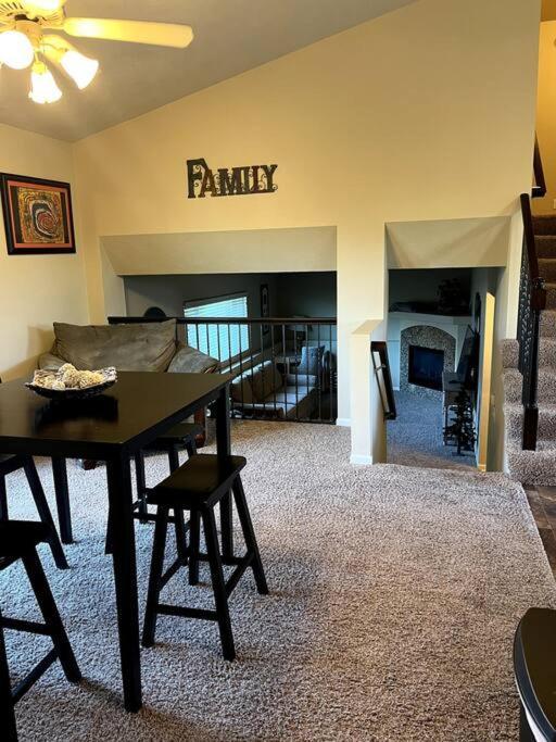 Cheerful 3 Bd With Easy Access To Interstate! * Omaha