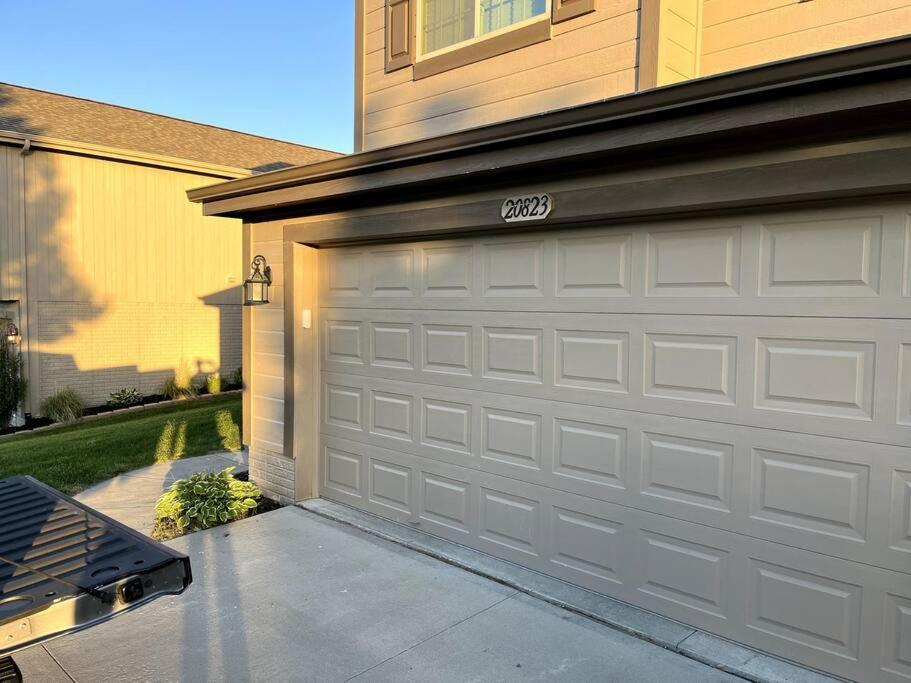 Cheerful 3 Bd With Easy Access To Interstate! *