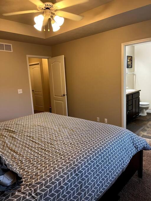 Cheerful 3 Bd With Easy Access To Interstate! Holiday home Omaha