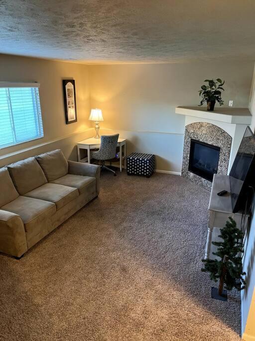 Cheerful 3 Bd With Easy Access To Interstate! Holiday home
