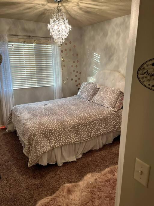 Cheerful 3 Bd With Easy Access To Interstate! Holiday home *