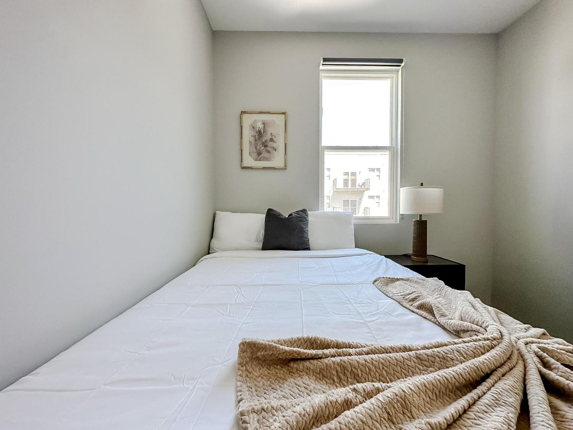Sleepover 1bd 1ba *
