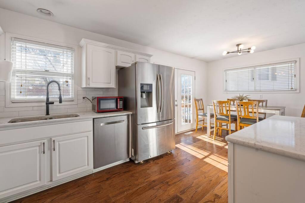 Elm. Peaceful Pet Friendly Home. No Pet Fee! Holiday home *