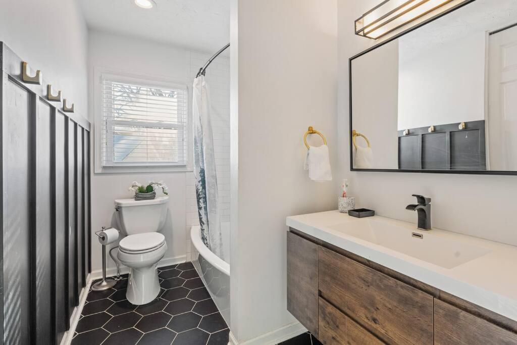 Elm. Peaceful Pet Friendly Home. No Pet Fee!
