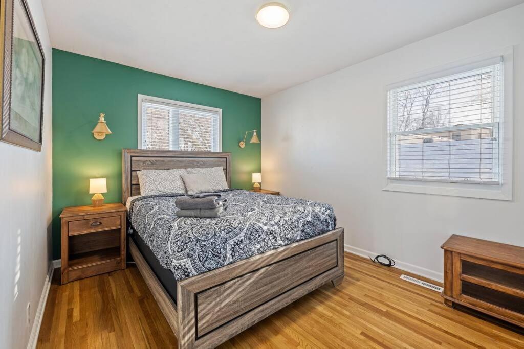 Holiday home Elm. Peaceful Pet Friendly Home. No Pet Fee! Omaha