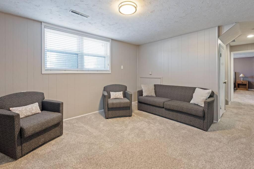 Elm. Peaceful Pet Friendly Home. No Pet Fee! Holiday home Omaha