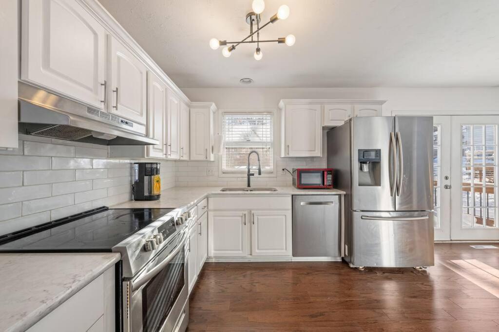 Elm. Peaceful Pet Friendly Home. No Pet Fee! Holiday home