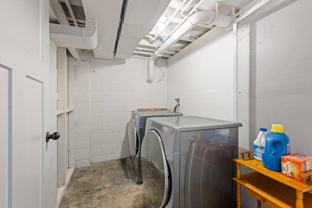 Benson. Cozy Pet Friendly Living. No Pet Fees. Omaha