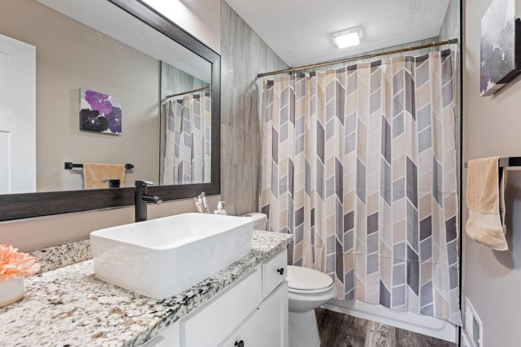 Benson. Cozy Pet Friendly Living. No Pet Fees. * Omaha