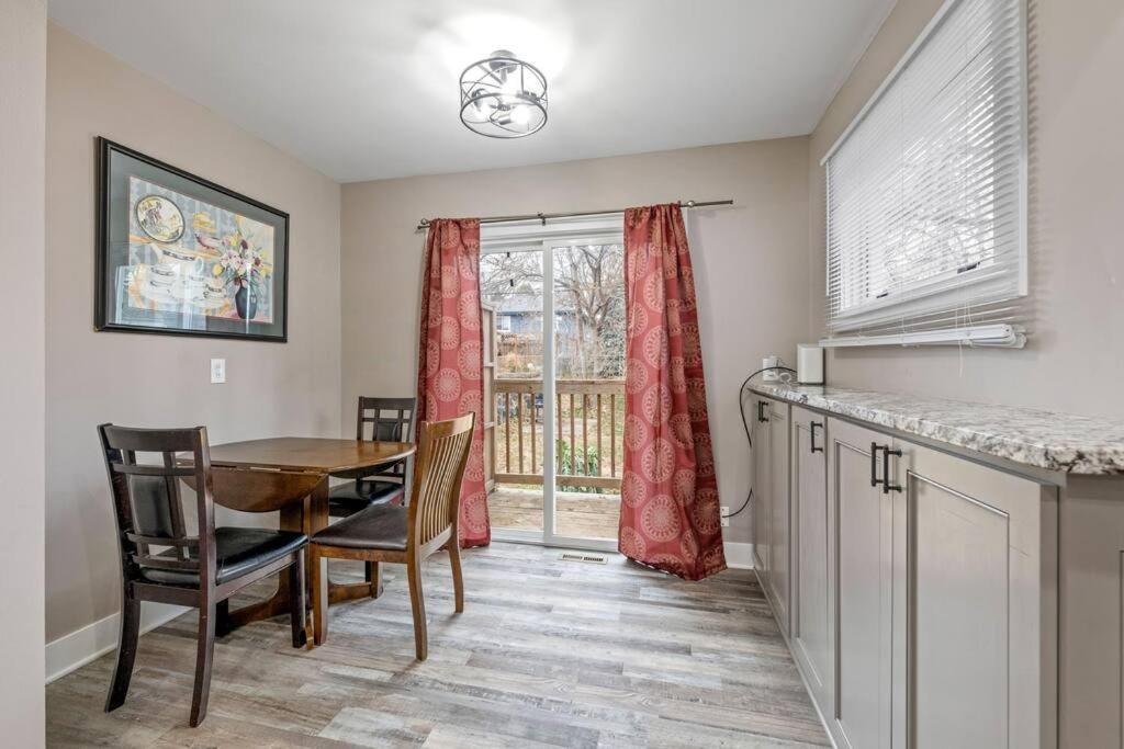 Benson. Cozy Pet Friendly Living. No Pet Fees. Holiday home Omaha
