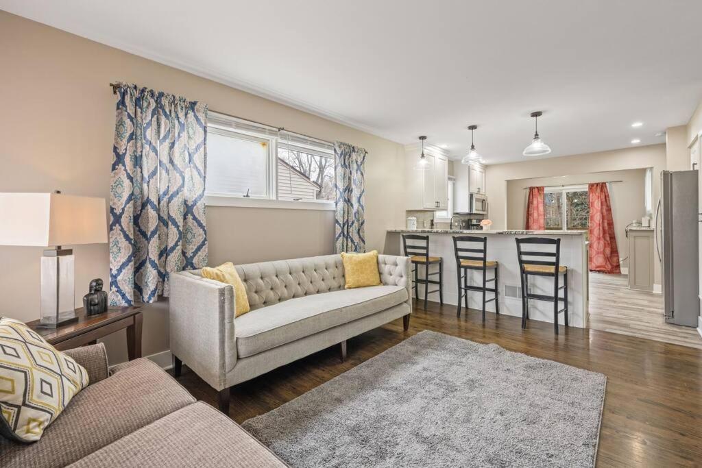 Benson. Cozy Pet Friendly Living. No Pet Fees. * Omaha