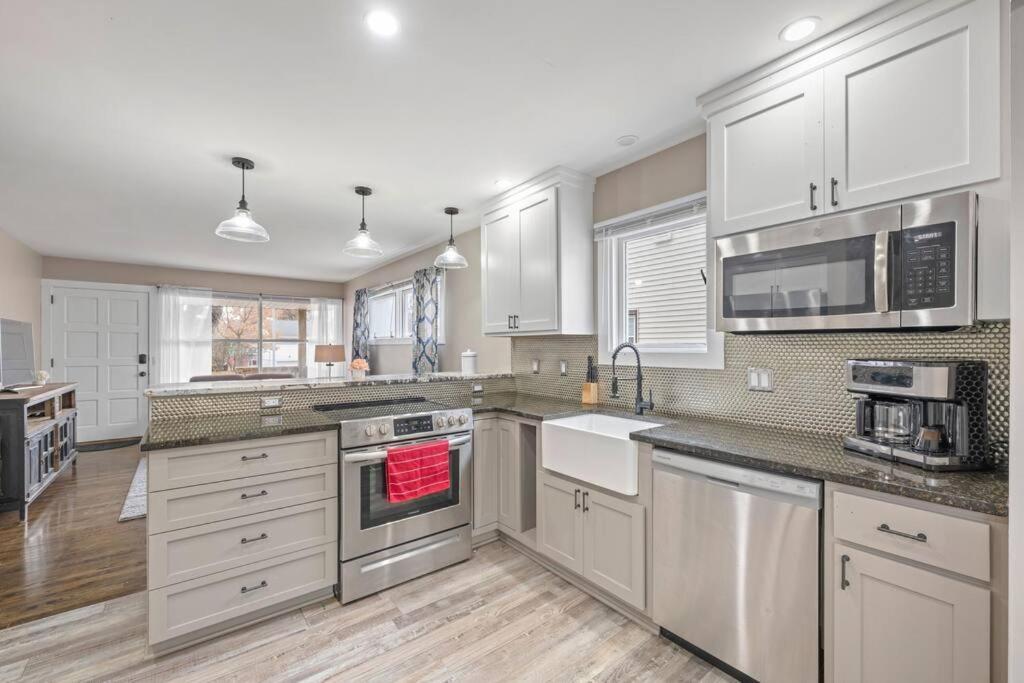 Benson. Cozy Pet Friendly Living. No Pet Fees. Holiday home *