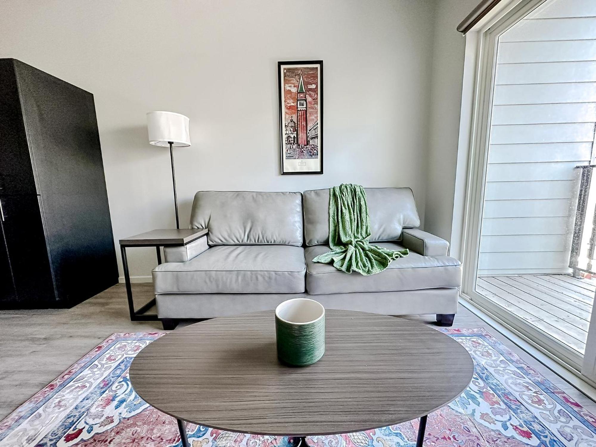 Sleepover 1bd 1ba