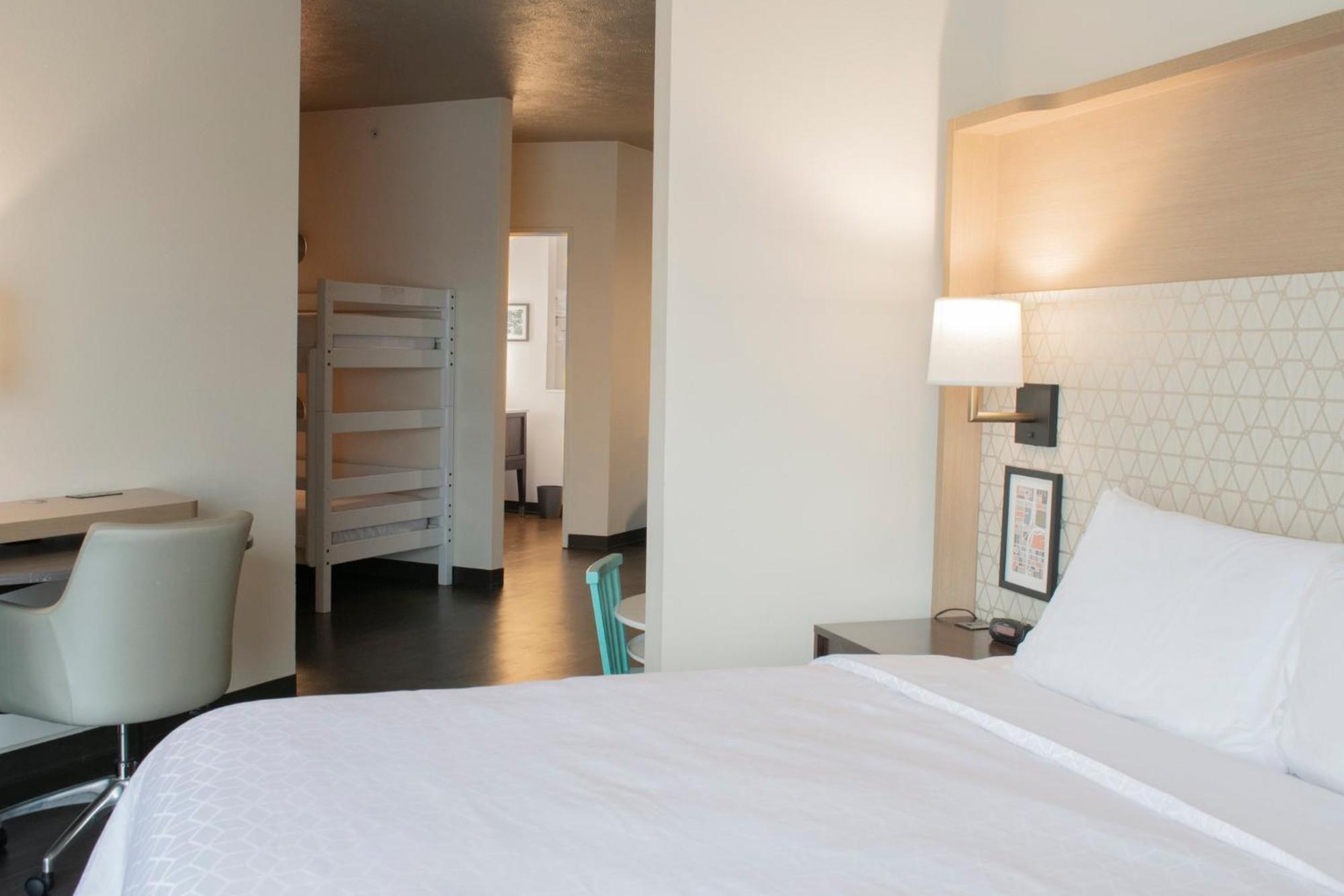 Hotel Downtown - Waterpark By Ihg Omaha