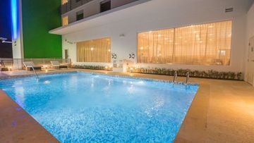 Express & - Millard Area By Ihg Hotel 3*