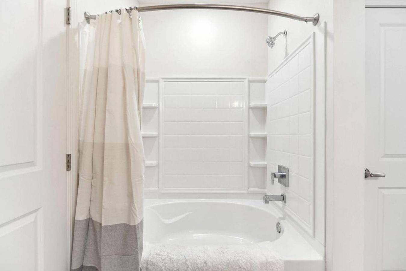 Apartment Landing Modern With Amazing Amenities *