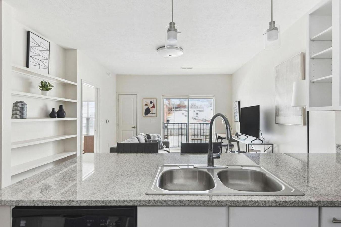 Landing Modern With Amazing Amenities Apartment *