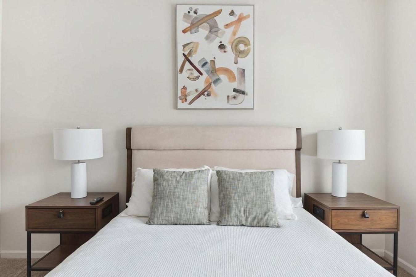 Landing Modern With Amazing Amenities *
