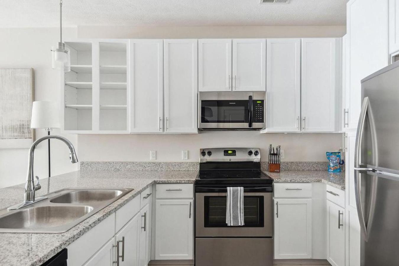 Apartment Landing Modern With Amazing Amenities