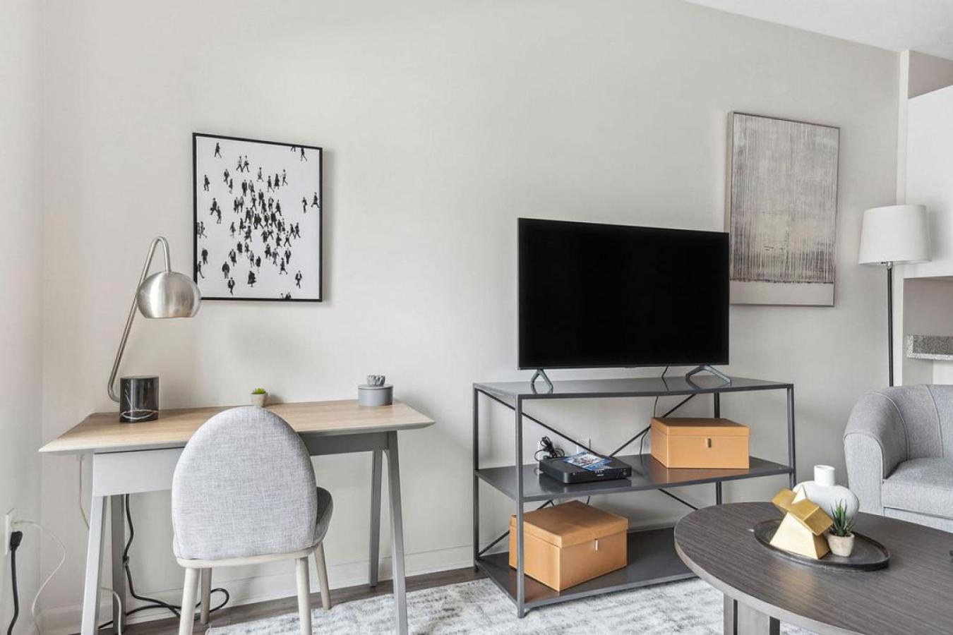 Apartment Landing Modern With Amazing Amenities *