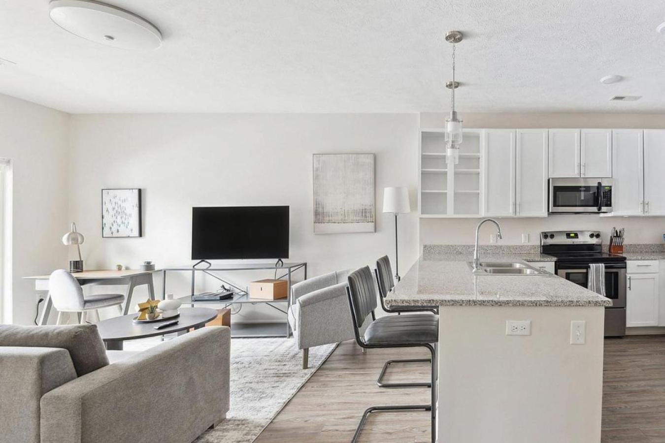 Apartment Landing Modern With Amazing Amenities