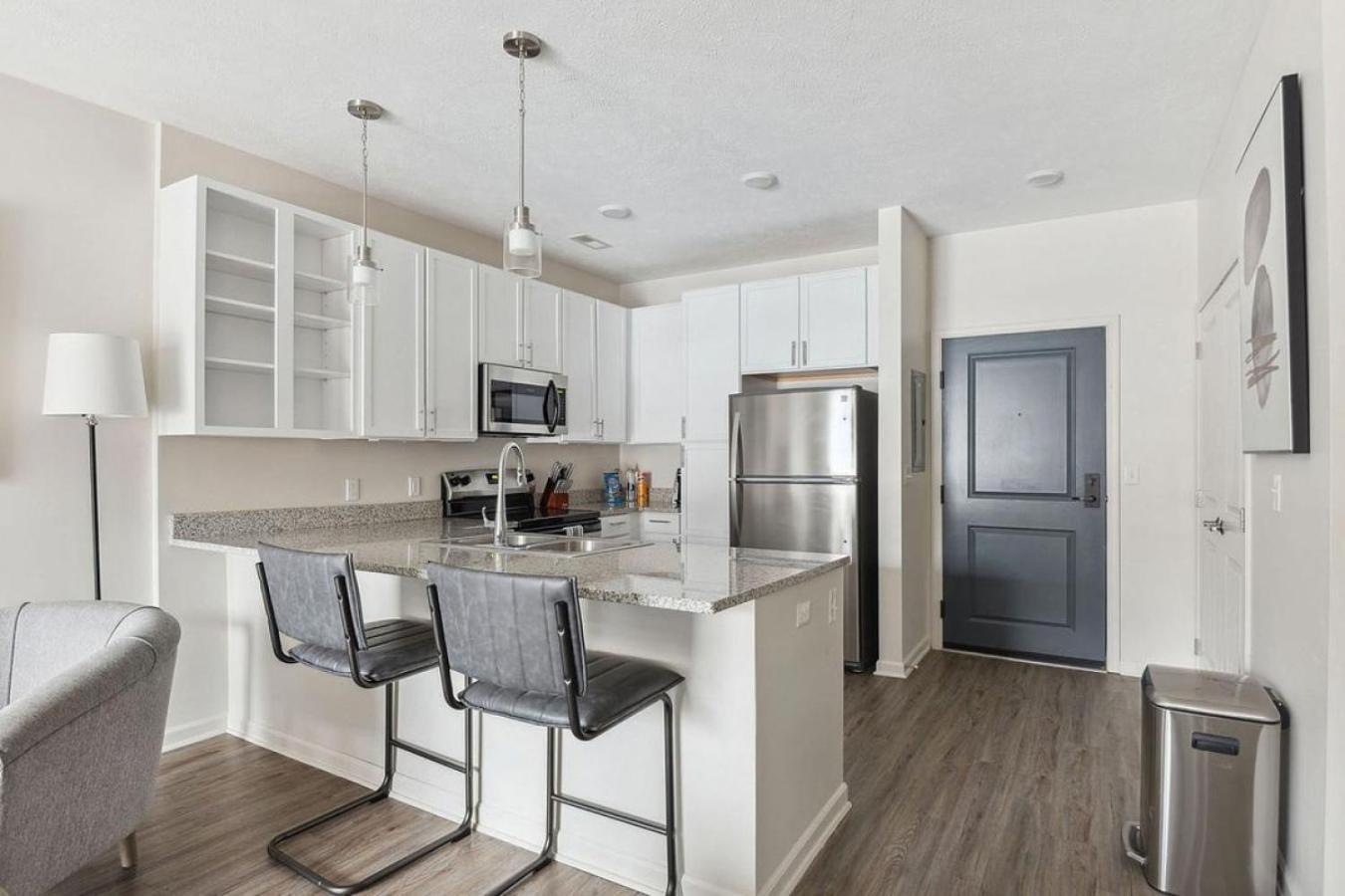 Apartment Landing Modern With Amazing Amenities *