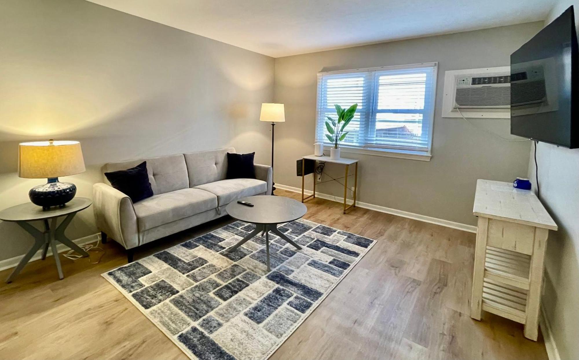 Apartment Cathedral 1-walking Distance To Unmc *