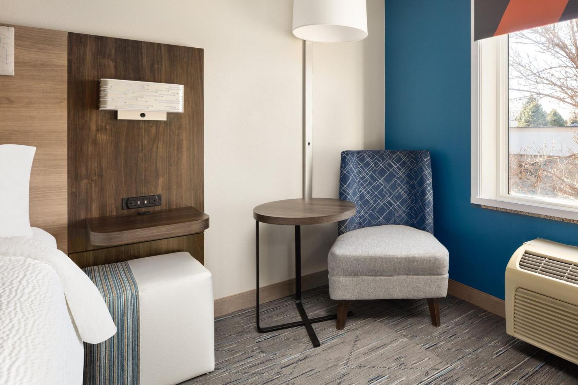 Express & Cherry Hills By Ihg Hotel Omaha