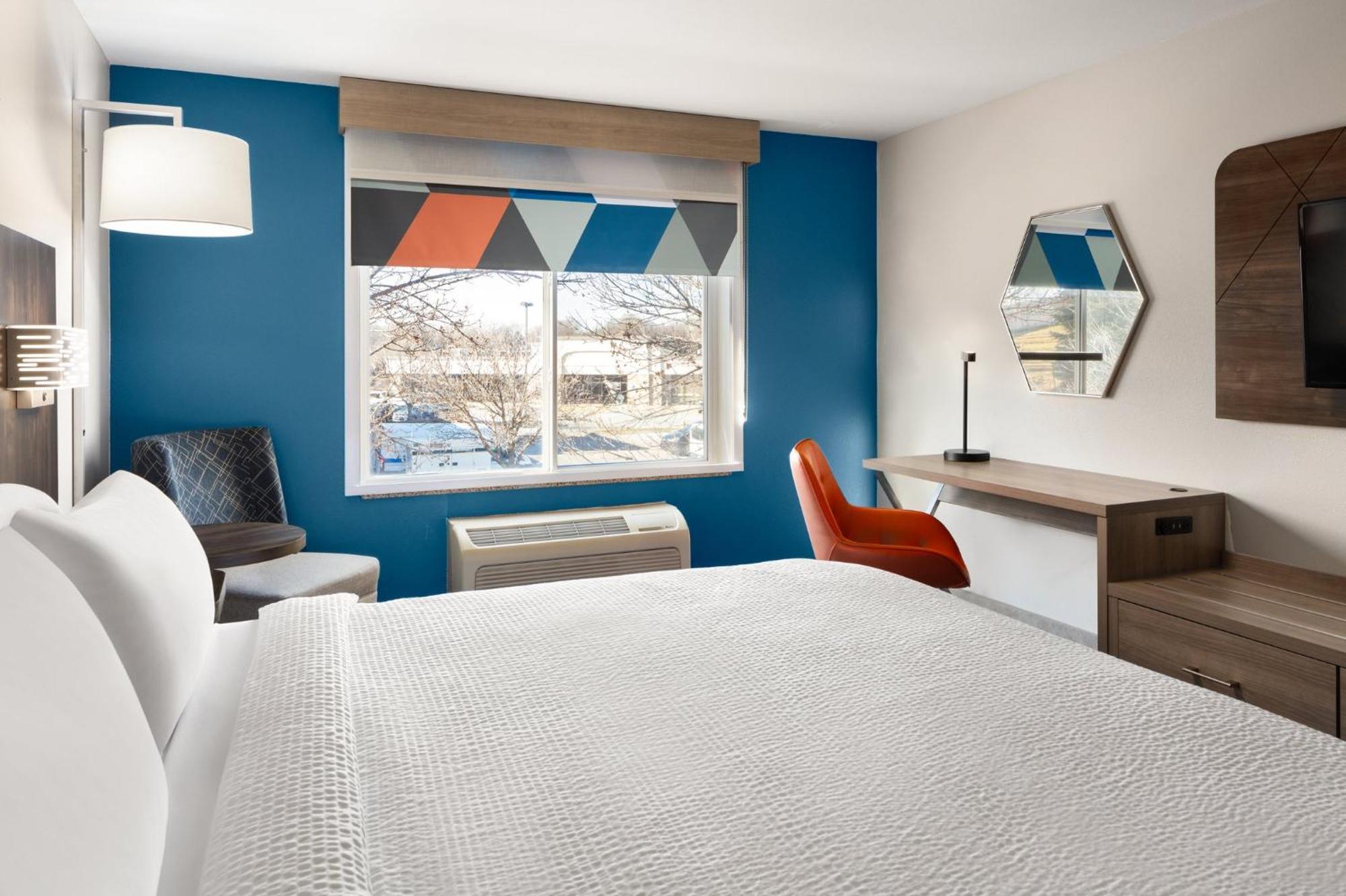 Express & Cherry Hills By Ihg Hotel 2*