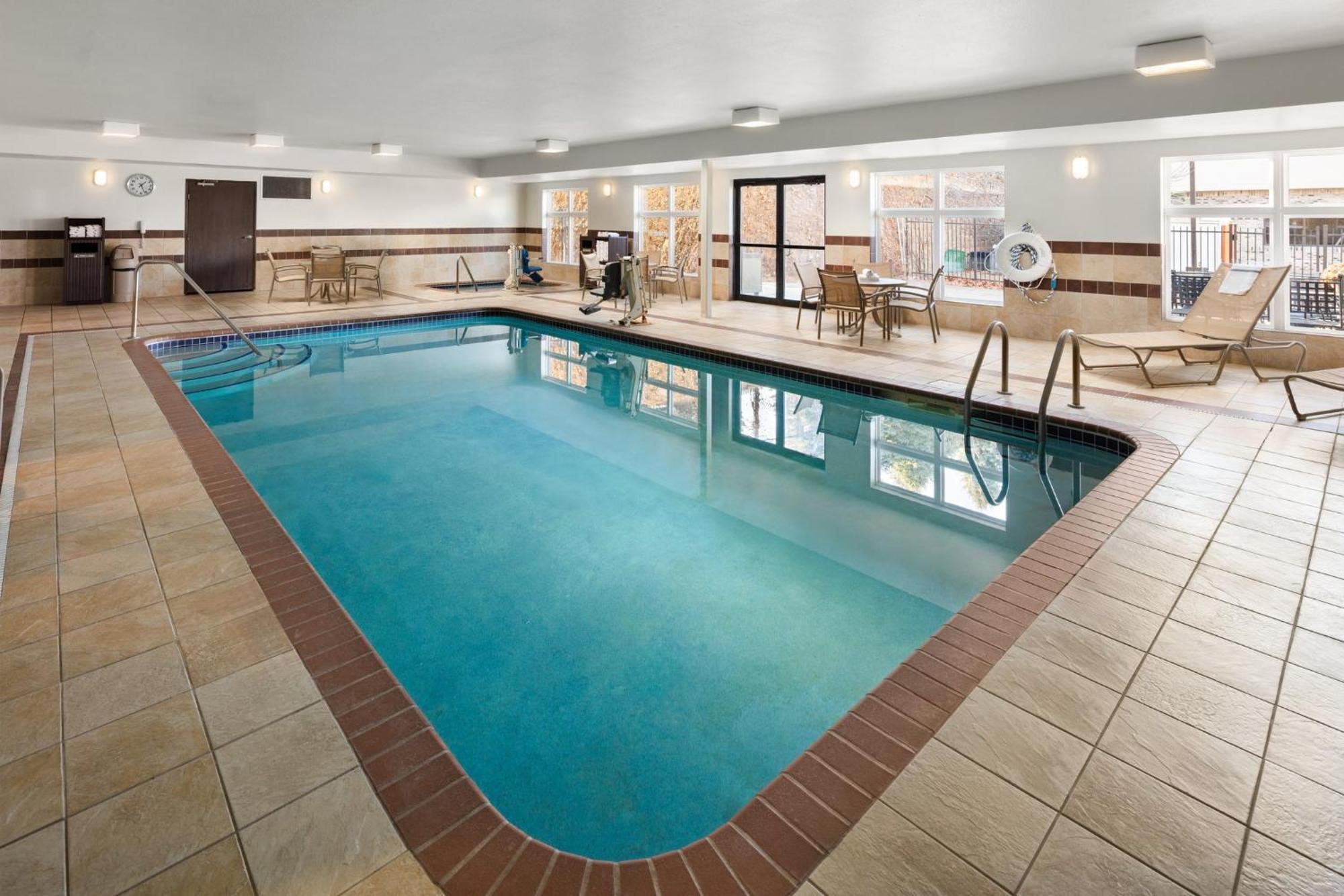 Hotel Express & Cherry Hills By Ihg