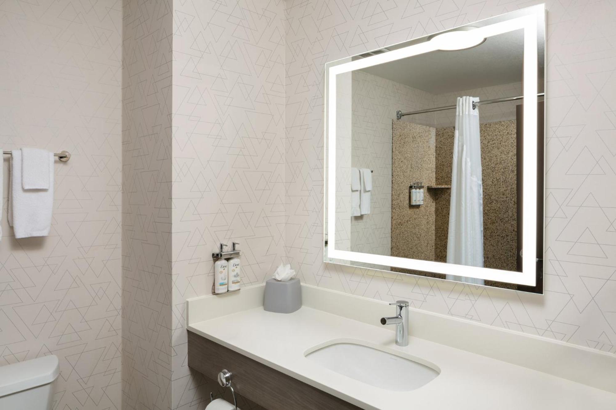 Express & Cherry Hills By Ihg Hotel 2*