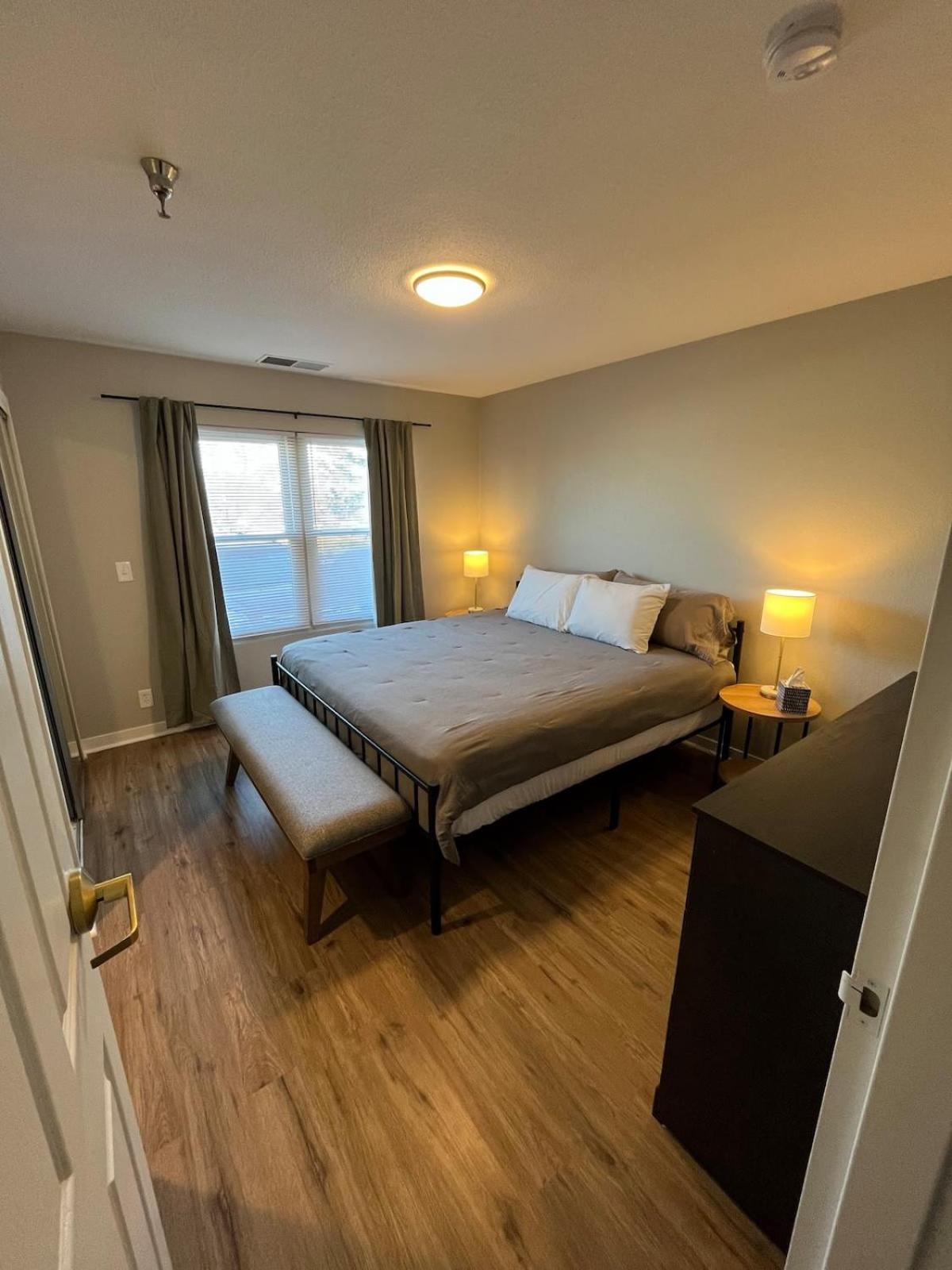 Aksarben 1 Bedroom-close To I-80