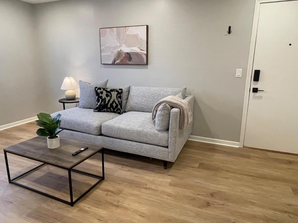 Joslyn 6-cozy In Midtown Omaha