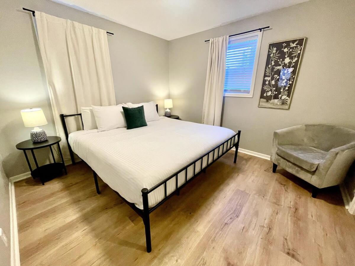 Modern King Bed With Washer & Dryer Omaha