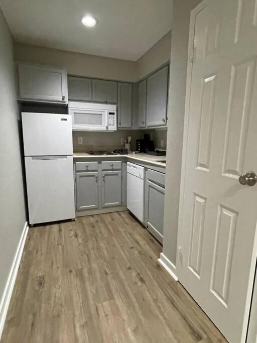 Aksarben Gem- Wfh Corner Desk & Minutes From I-80 Apartment Omaha