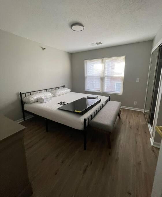 Aksarben Gem- Wfh Corner Desk & Minutes From I-80 Omaha