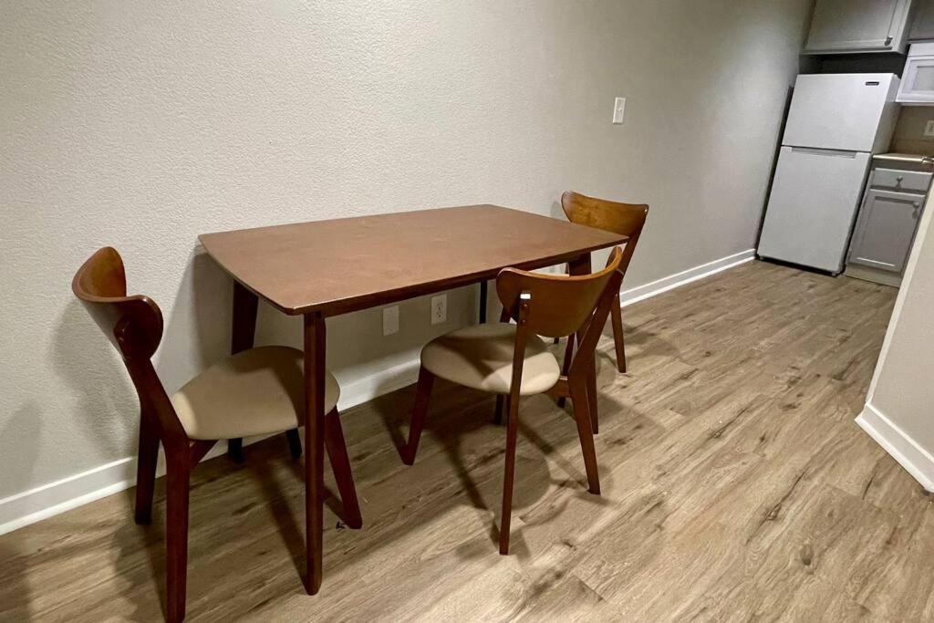 Apartment Aksarben Gem- Wfh Corner Desk & Minutes From I-80 Omaha