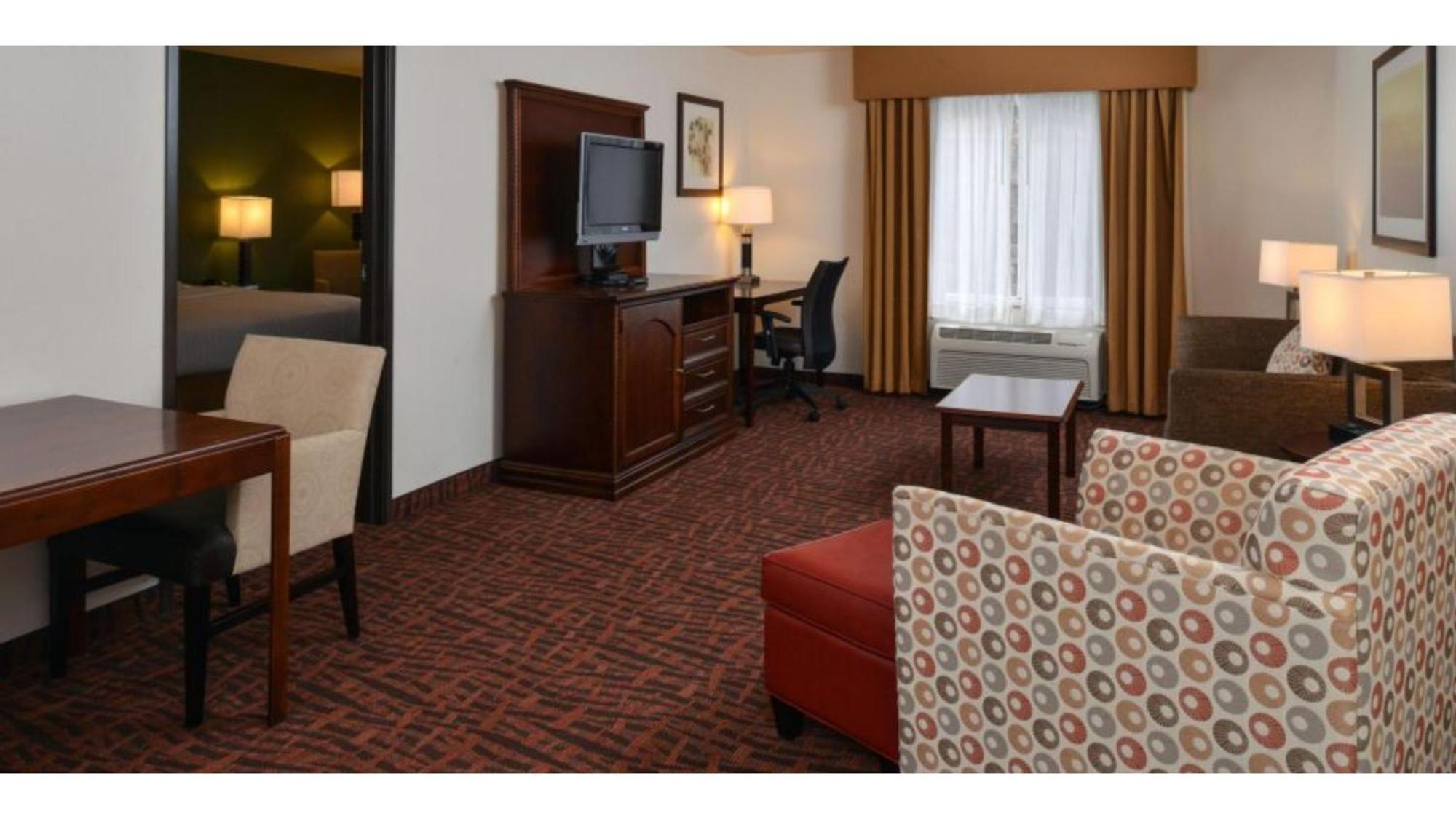 Express & Cherry Hills By Ihg 2* Omaha